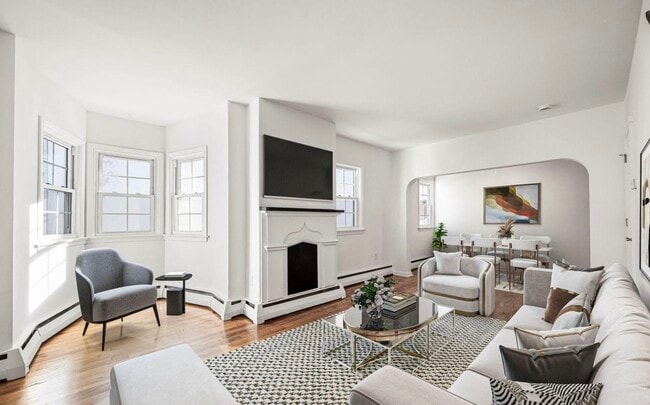 Imagine This Living Room - 228 Church St