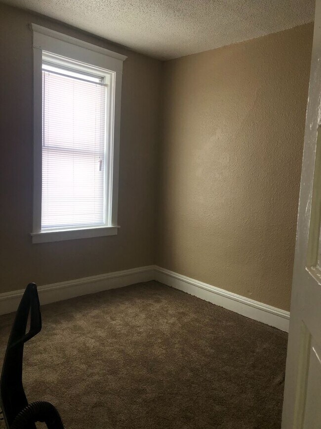 Building Photo - One bedroom apartment west side of Saint Paul