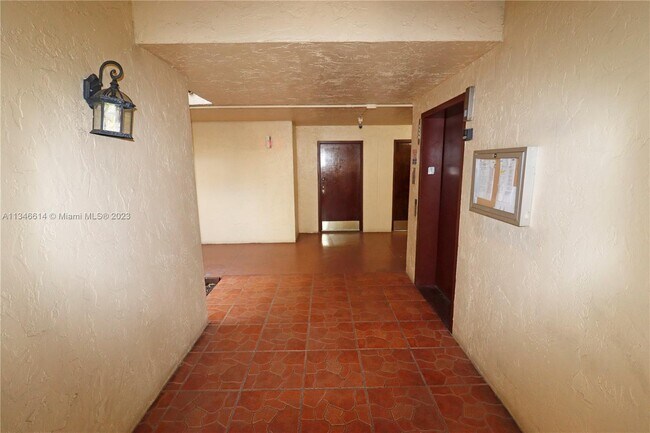 Building Photo - 8850 SW 123rd Ct