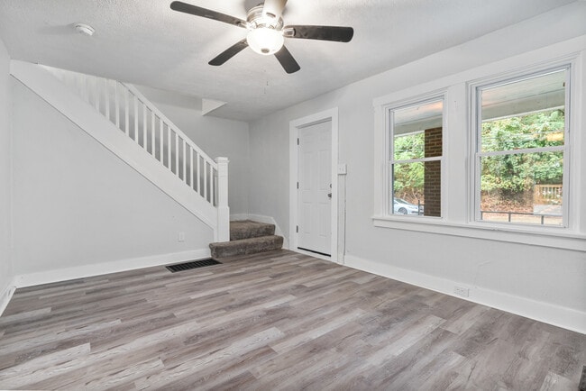 Building Photo - 2242 Manor Ave