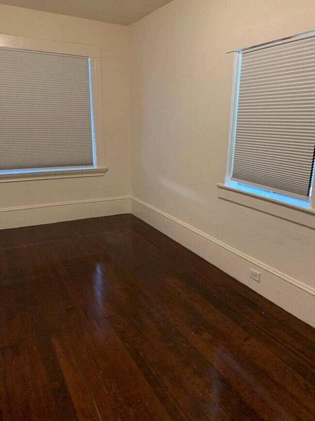 Foto del edificio - 1738 Chase St