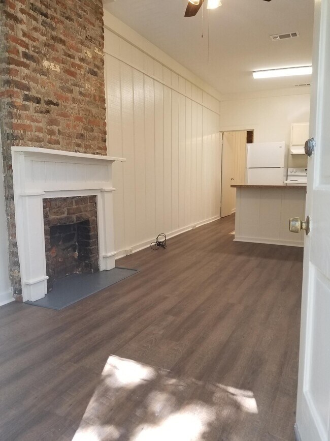 Building Photo - 1117 Bordeaux St