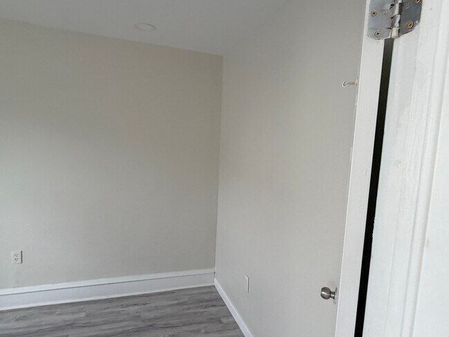 Foto del edificio - 1020 W Market St