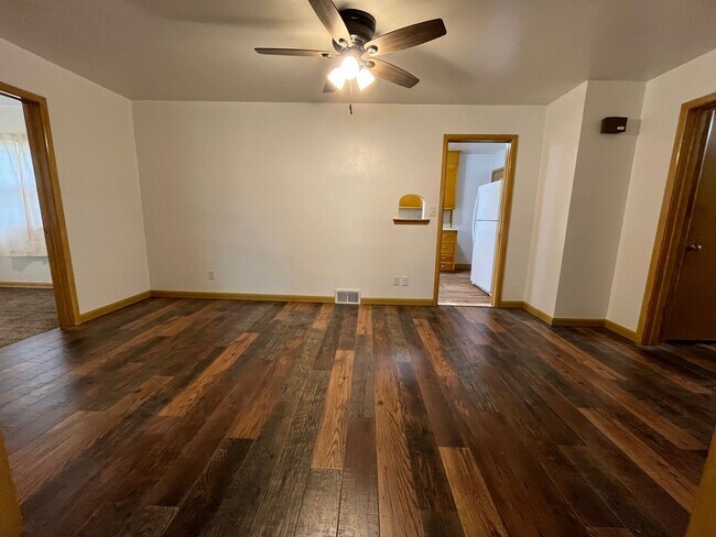 Foto del edificio - Spacious Main Level 3 Bed/1 Bath Apartment!