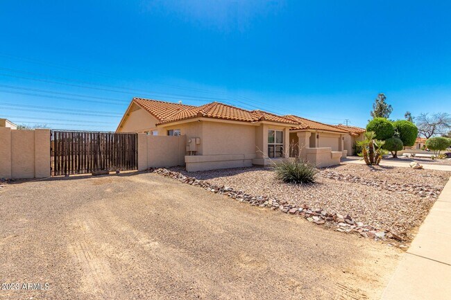 Foto del edificio - 10185 E Becker Ln