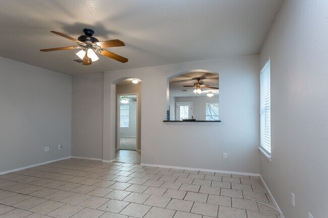Foto del edificio - Cozy 3/BR 2/BA One-Level Home with Covered...