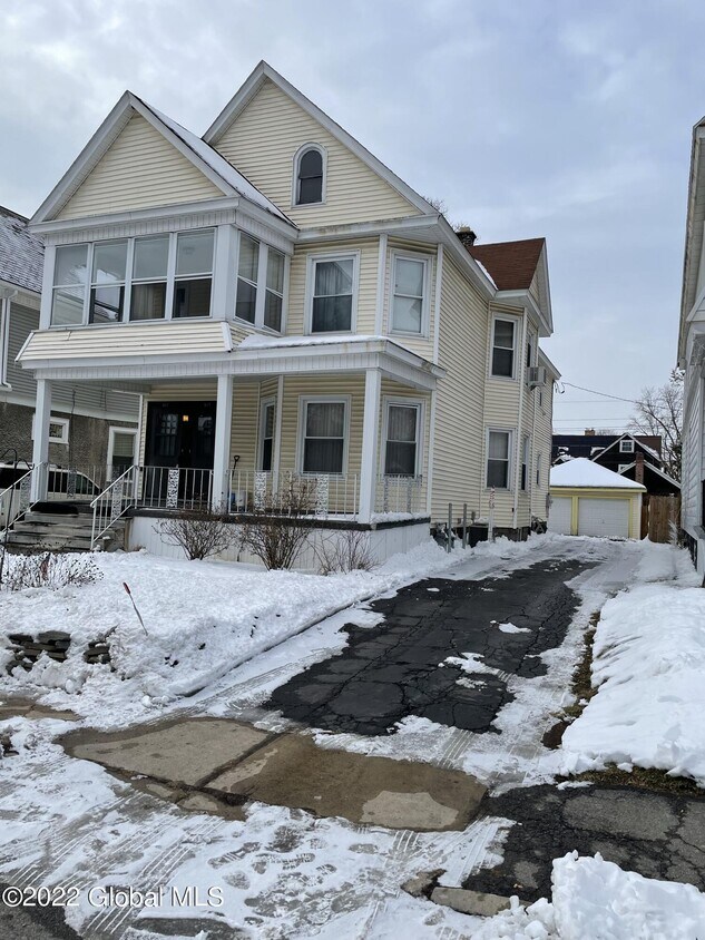 829 Hampton Ave, Schenectady, NY 12309 Townhome Rentals in