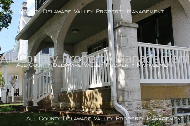 Building Photo - 25 Manor Rd