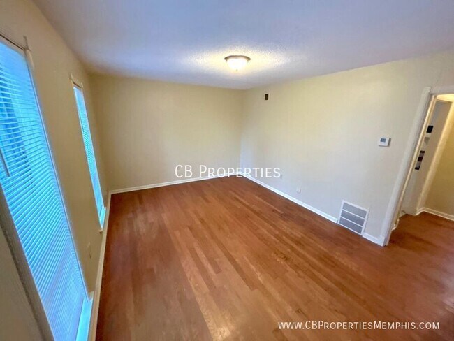 Foto del edificio - 5300 Pipers Gap Dr