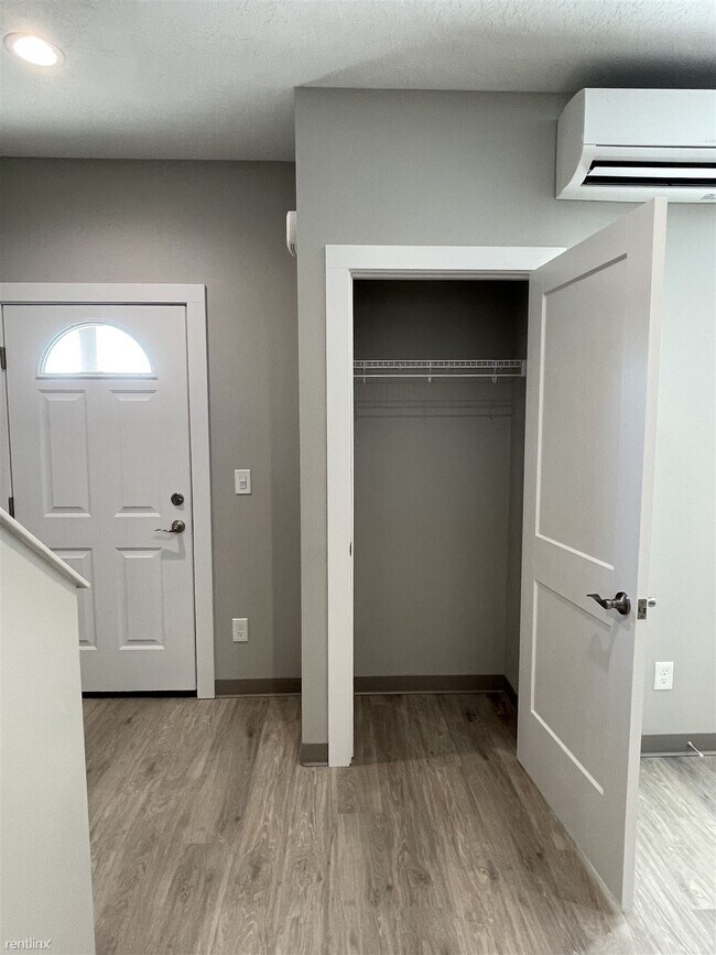 Foto del edificio - 3 br, 2.5 bath Duplex - 17121 East Boone A...