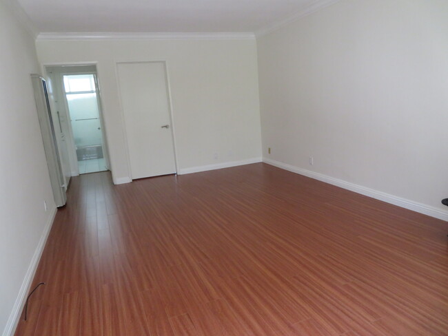 View 2 Living area - 1814 Parnell Ave