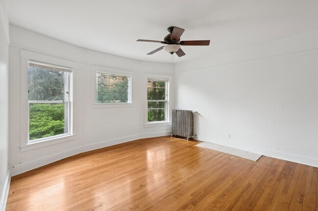 Building Photo - 807 Greenleaf St