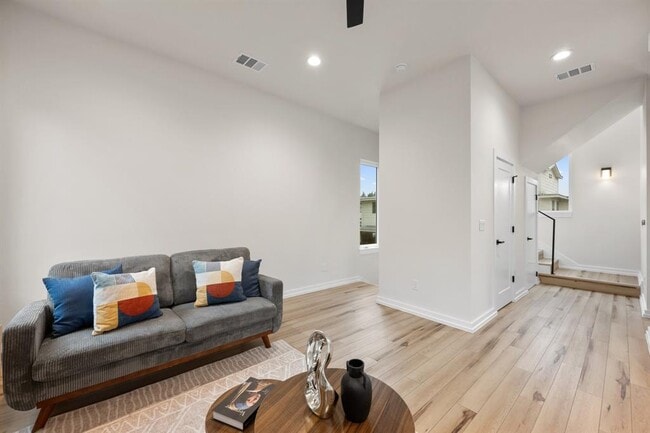 Foto del edificio - 2309 Montopolis Dr