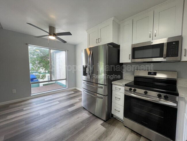 Foto del edificio - 1817 E Grand Ave