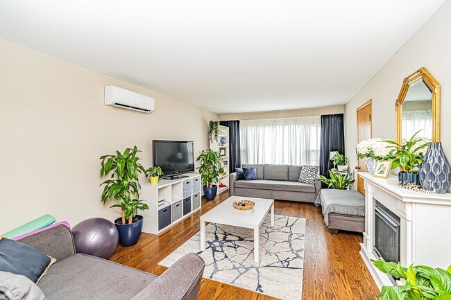 Building Photo - 8252 W 95th St
