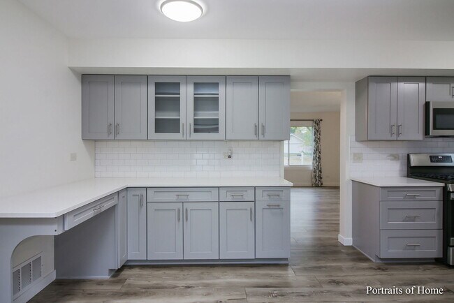 Building Photo - 725 Hageman Pl