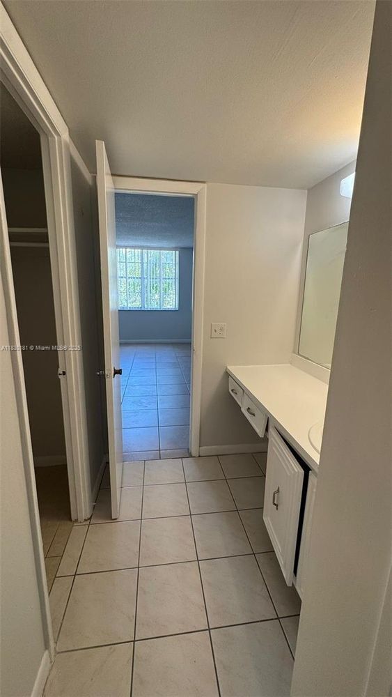 Foto del edificio - 484 NW 165th St