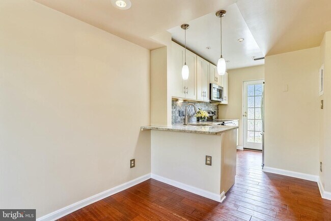 Renovated kitchen with appliances. - 1415 E Abingdon Dr