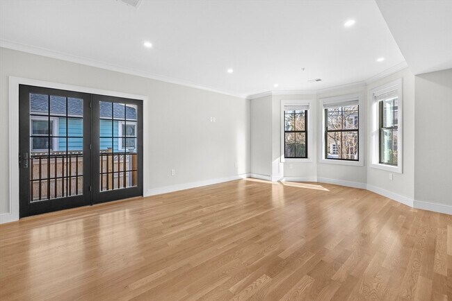 Building Photo - 279 Lamartine St