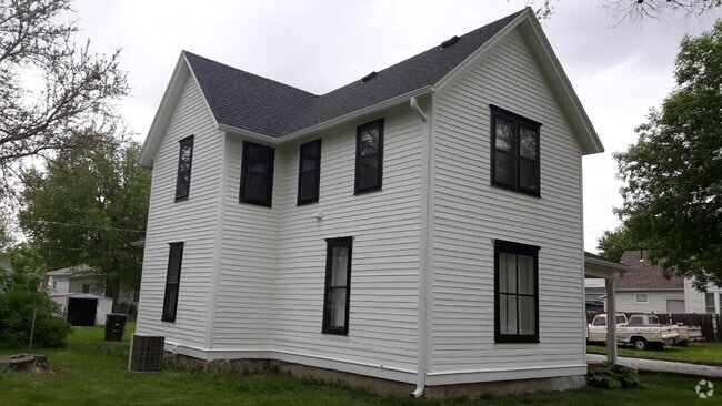 Building Photo - 1318 W 4th St