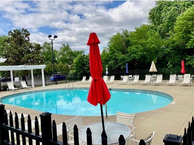 Foto del edificio - 650 Perrie Dr