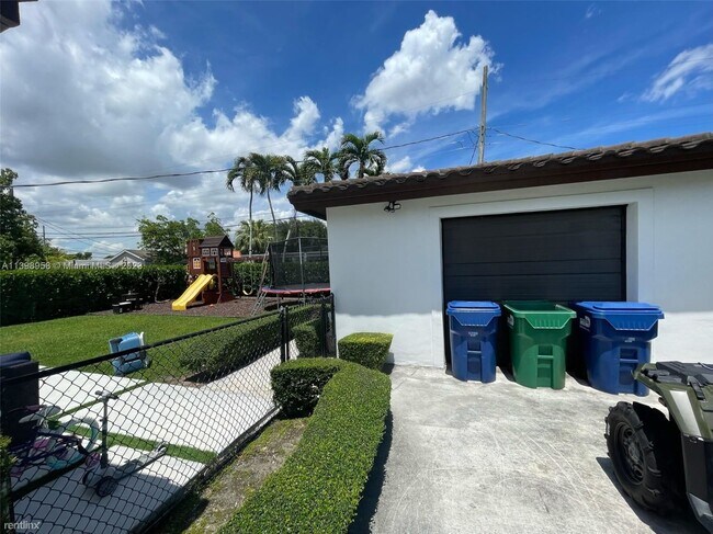 Foto del edificio - 4 br, 3 bath House - 7425 SW 34th Street Rd