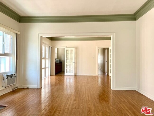 Building Photo - 860 S Berendo St
