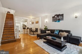 Building Photo - 1124 Christian St