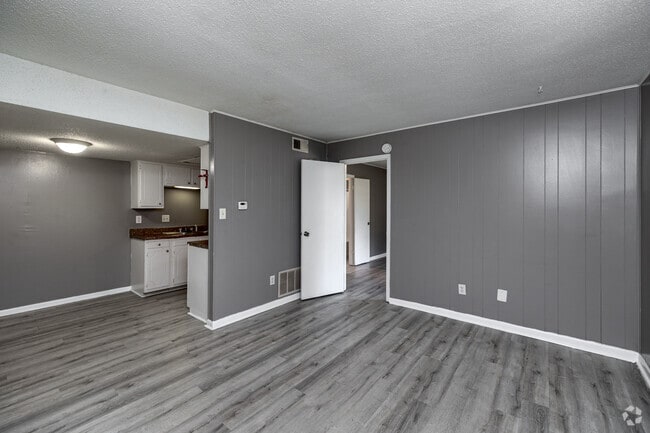 1BR, 1BA - 530SF - Living Room - Sunset Village