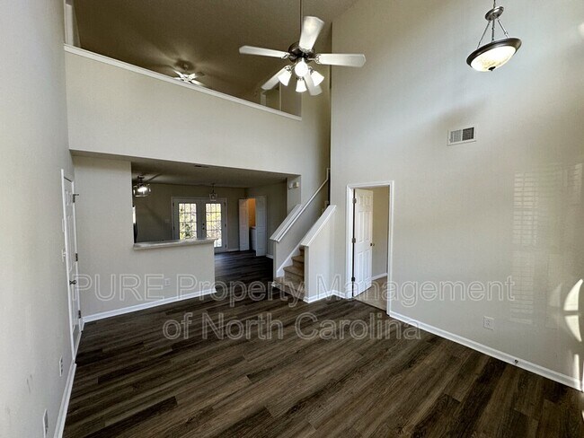 Foto del edificio - 709 Raindrops Rd