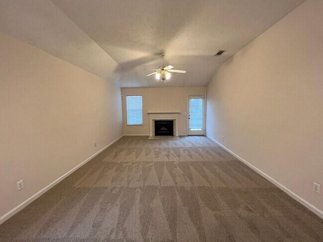 Building Photo - 3 br, 2 bath House - 939 LaVergne Lane