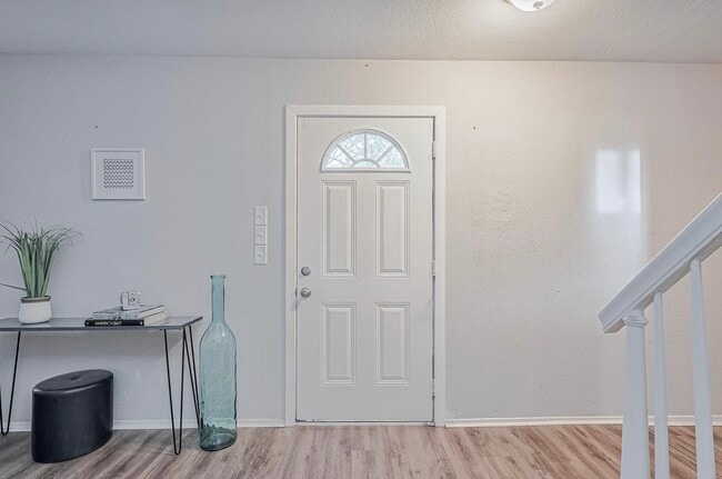 Foto del edificio - 505 Stoneledge Dr