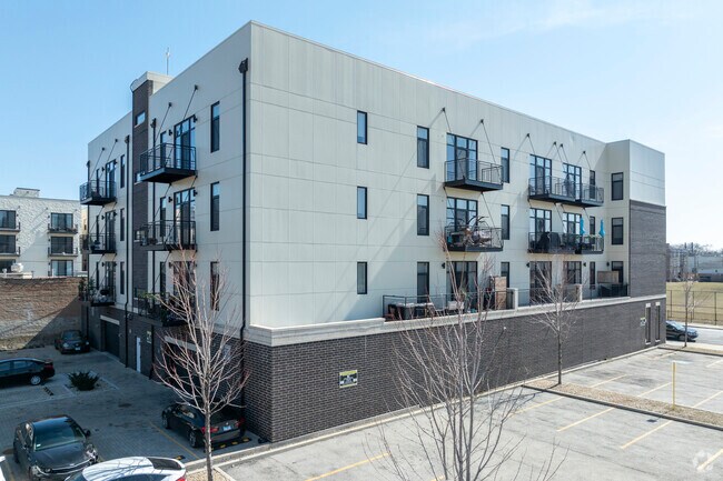 Building Photo - 920 E 43rd St