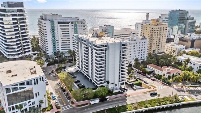 Foto del edificio - 3200 Collins Ave