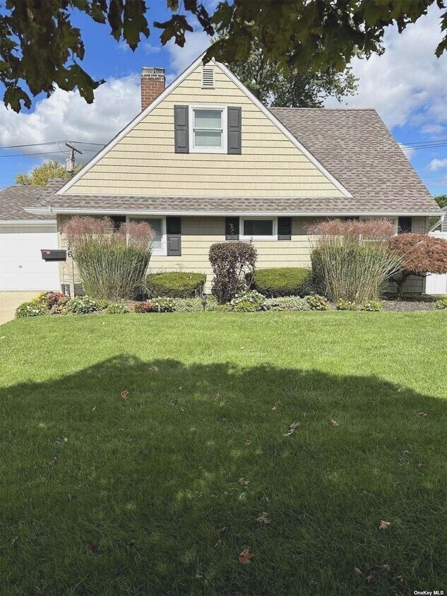 Primary Photo - 16 Walnut Ln