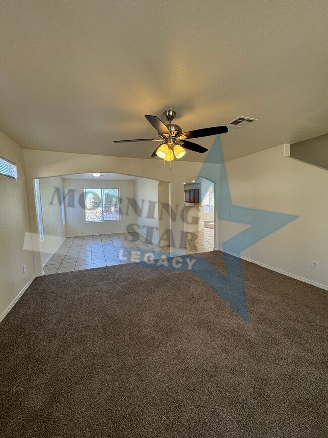 Foto del edificio - Spacious 4 Bed House in Rincon Mesa!