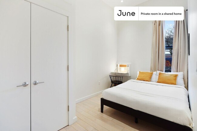 Foto del edificio - Peaceful ROOM at The Bushwick House