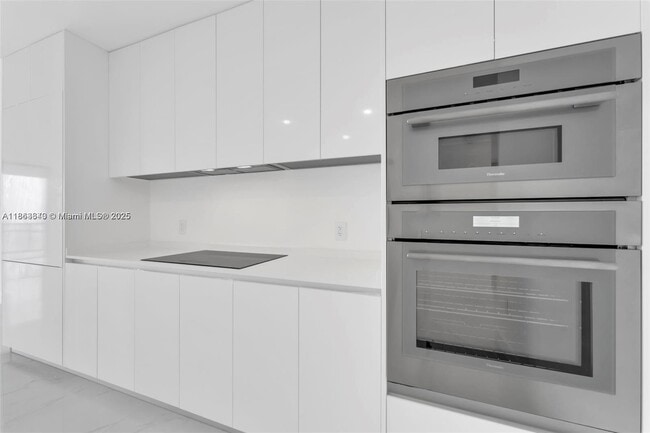 Foto del edificio - 700 NE 24th St