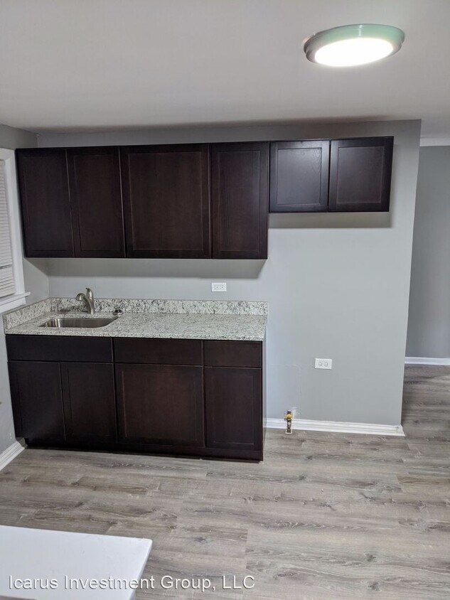 Foto principal - 3 br, 1 bath House - 1469 W 73rd Street