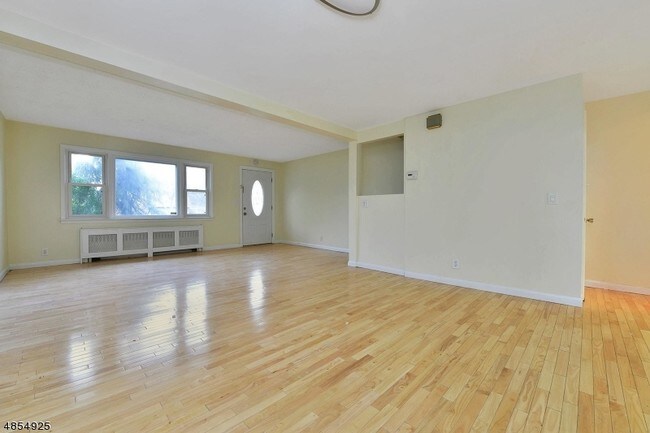 Building Photo - 64 Long Hill Rd