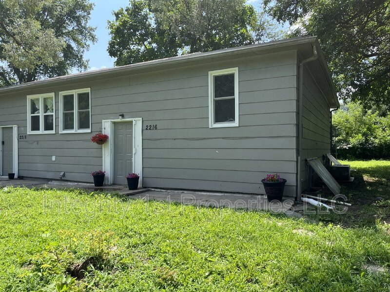 2216 Girard Ave, Leavenworth, KS 66048 House Rental in Leavenworth