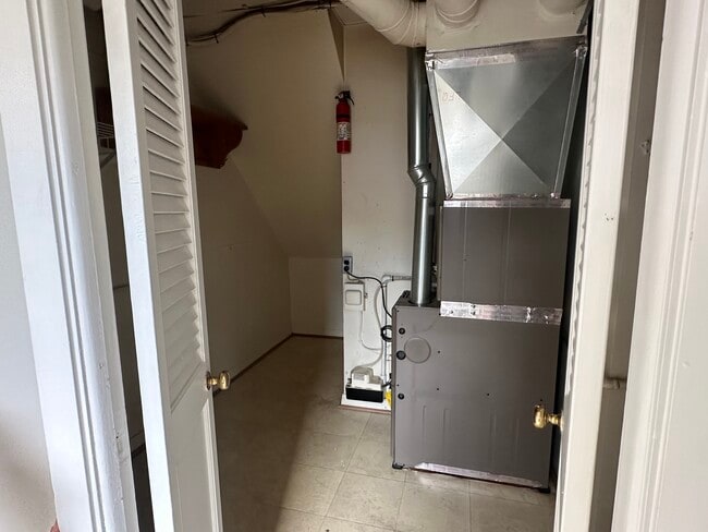 Building Photo - WCA-318