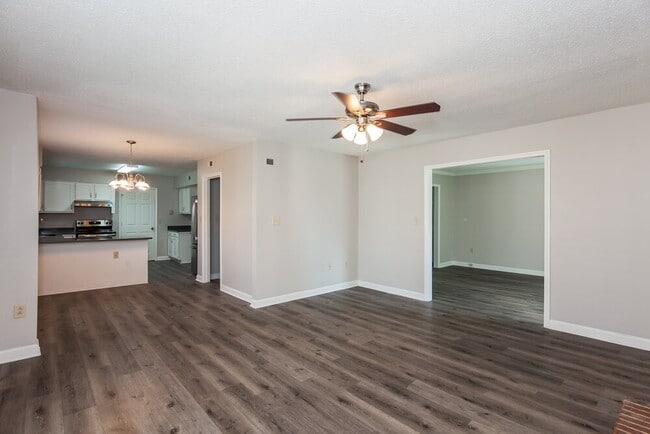 Building Photo - 9313 Fairmead Dr