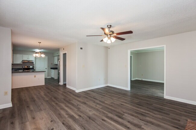 Foto del edificio - 9313 Fairmead Dr