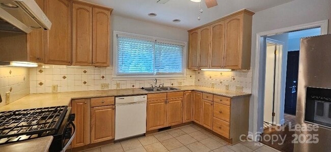 Foto del edificio - 513 Webster Pl