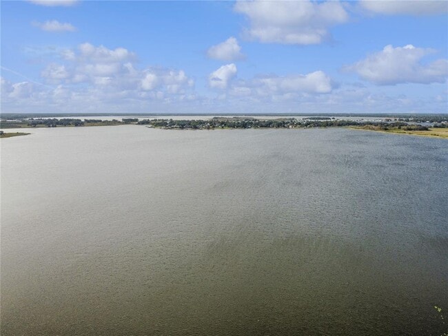 Foto del edificio - 3200 Lake Breeze Dr