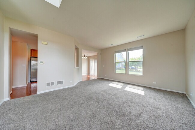 Building Photo - 511 Valentine Way