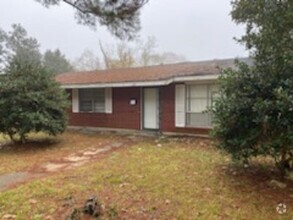 Building Photo - 200 Rumsie Dr