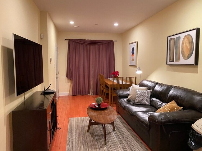 Foto del edificio - 676 N 33rd St