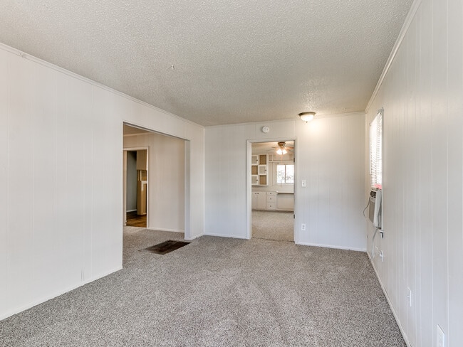 Building Photo - 527 E Boeing Dr